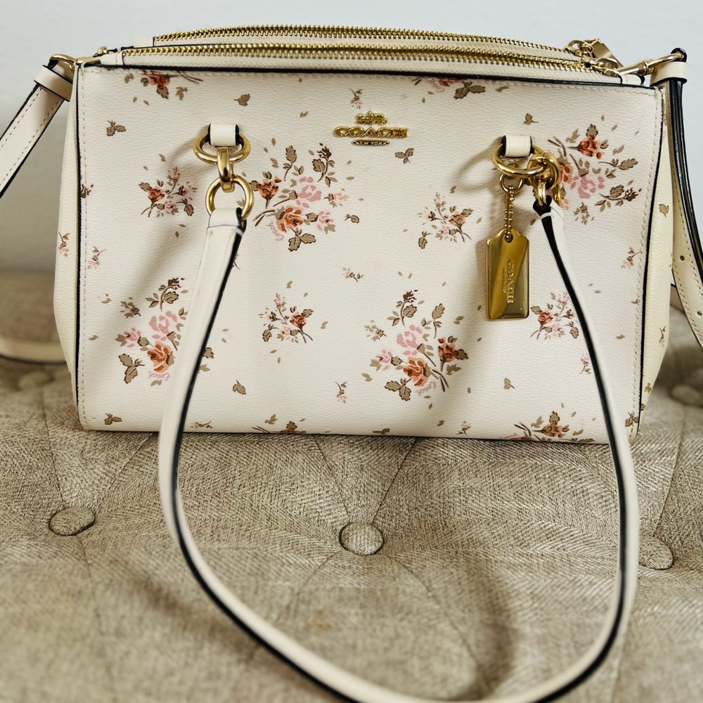 COACH ETTA CARRYALL WITH ROSE BOUQUET PRINT CHALK